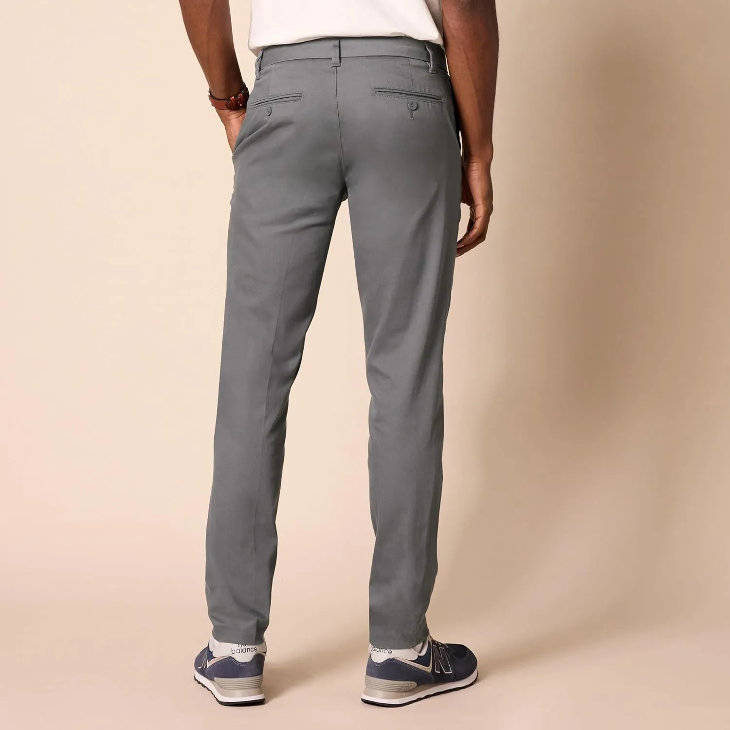 Amazon Essentials Men's Slim-Fit Wrinkle-Resistant Flat-Front Stretch Chino Pant