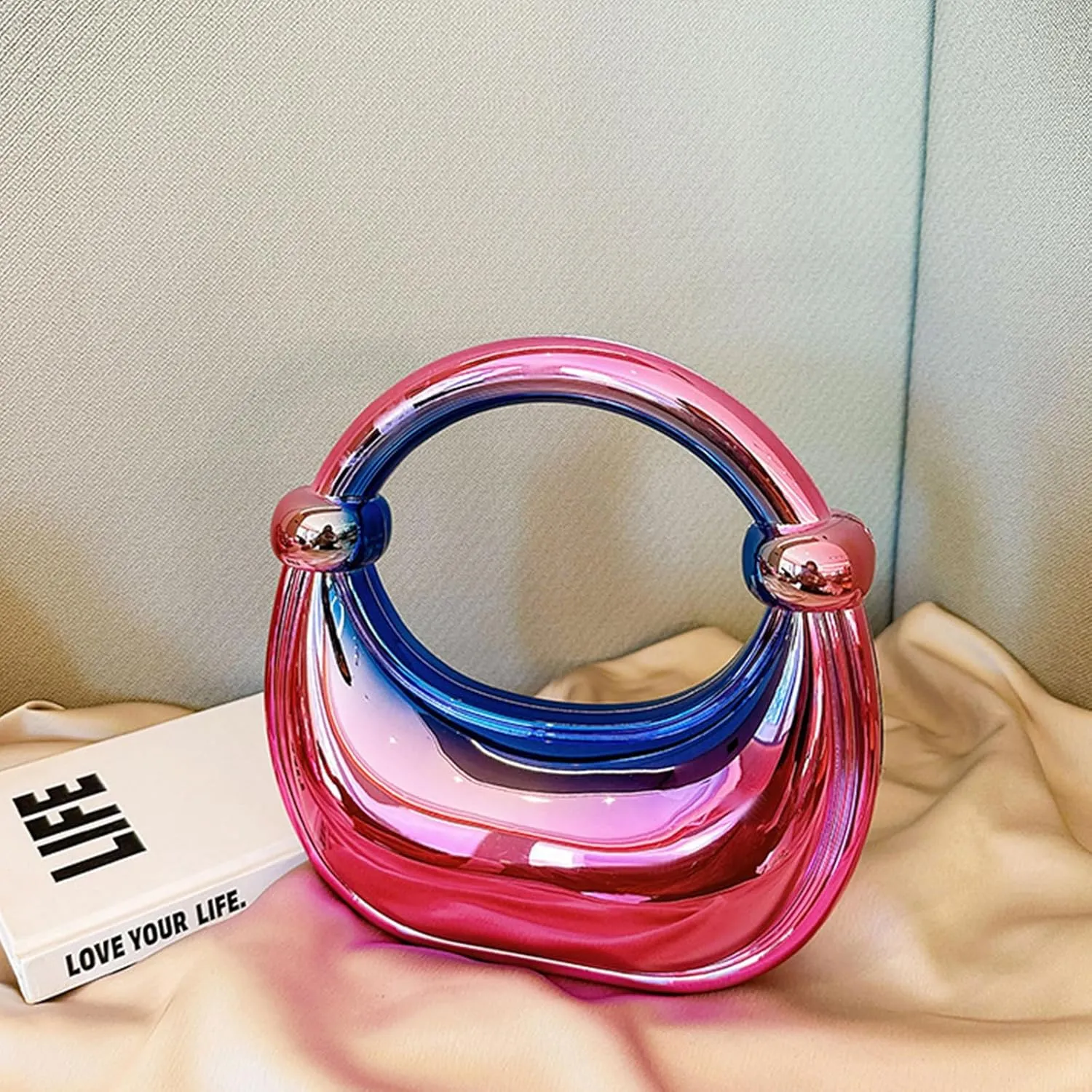 Clutch Purses for Women - Acrylic Evening Bag with Chain Strap Heart Purse for Women Stylish Bags for Parties Weddings
