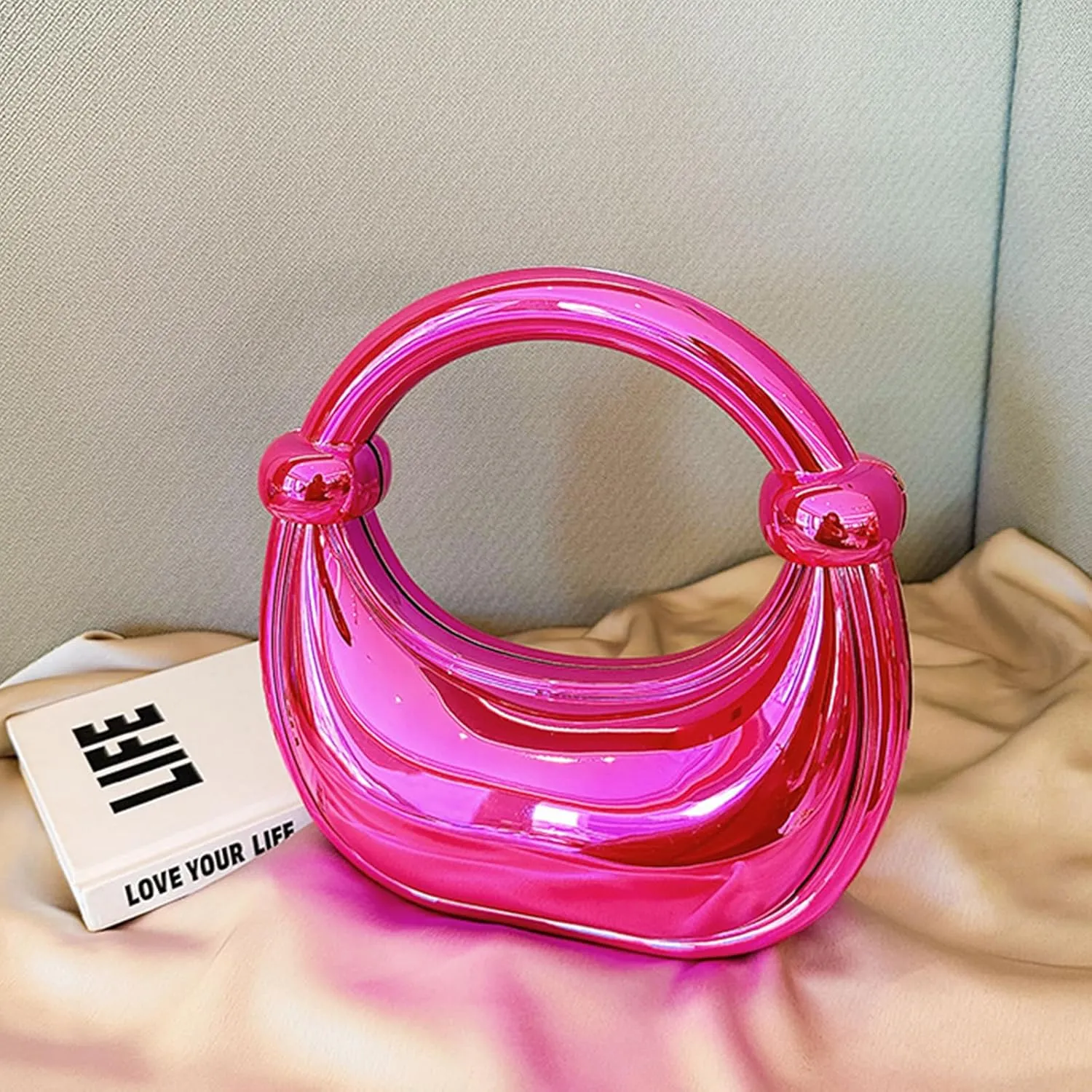 Clutch Purses for Women - Acrylic Evening Bag with Chain Strap Heart Purse for Women Stylish Bags for Parties Weddings