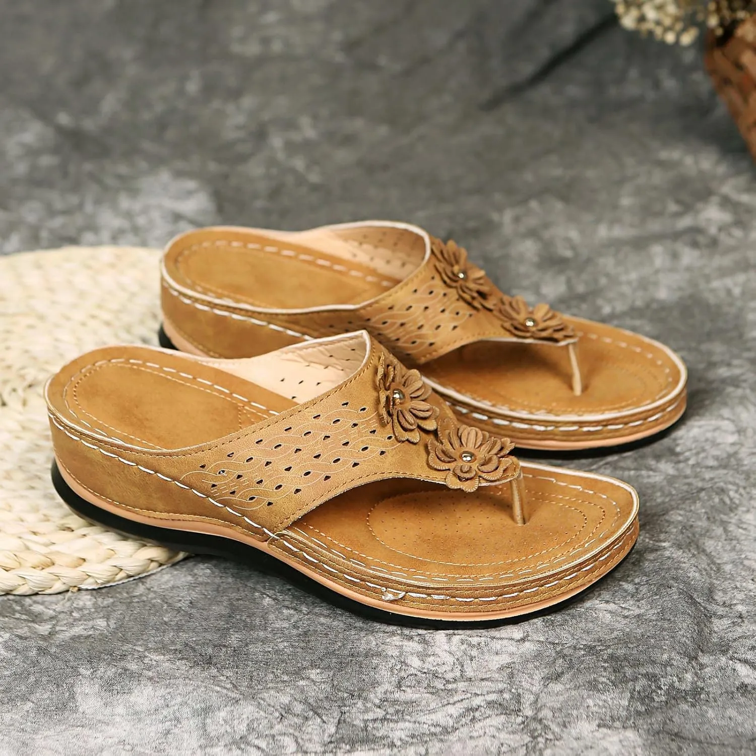 Eduavar Sandals Women, Sandals Women Comfortable Flip Flops with Arch Support Summer Beach Sandals Slippers