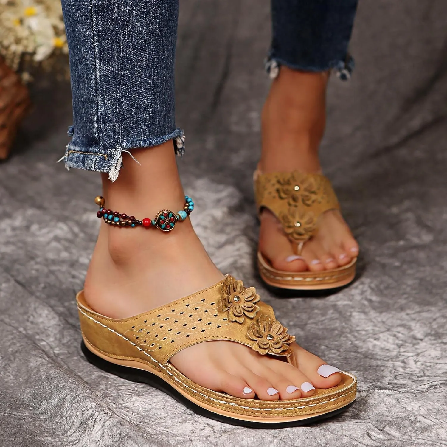 Eduavar Sandals Women, Sandals Women Comfortable Flip Flops with Arch Support Summer Beach Sandals Slippers