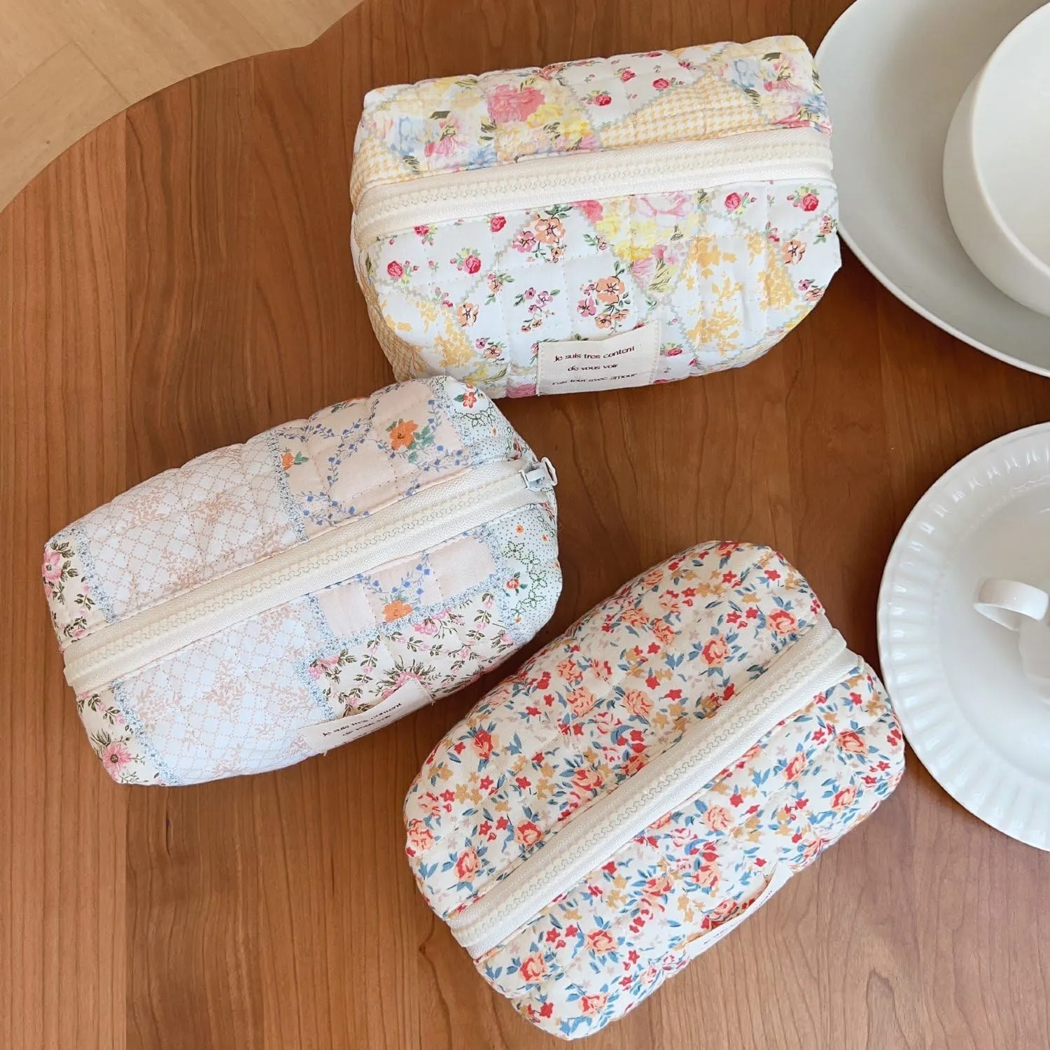 Small Quilted Cotton Makeup bag, Cute Floral Cosmetic bag, Cotton Aesthetic Makeup Pouch, Large Capacity Travel Toiletry Bag for Women and Girls (Z01#Blue Flower)