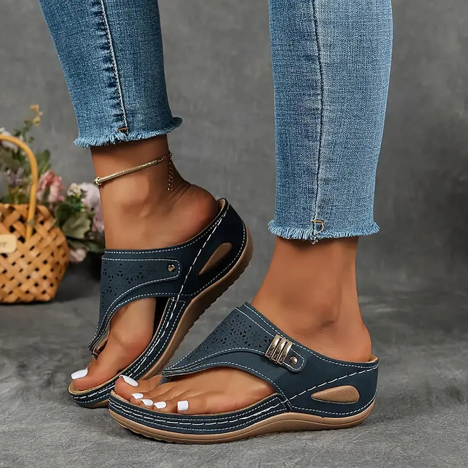 ZSpzx Women's Slide Sandals,Orthopedic Wedge Sandals for Women Dressy Summer 2025 Foot Arch Support Flip Flops Casual Slip on Sandals Beach Plantar Fasciitis Sandals Comfortable Outdoor Walking Shoes